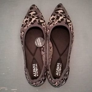 Alfani Step N Flex Sz 5 Gray Flats